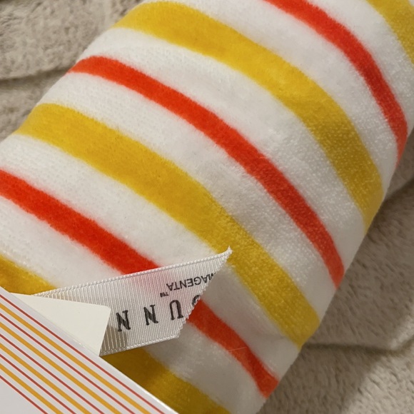 โ๏ธRae Dunn Beach Towel HELLO SUNSHINE ๐ โ๏ธStripes - Picture 2 of 3